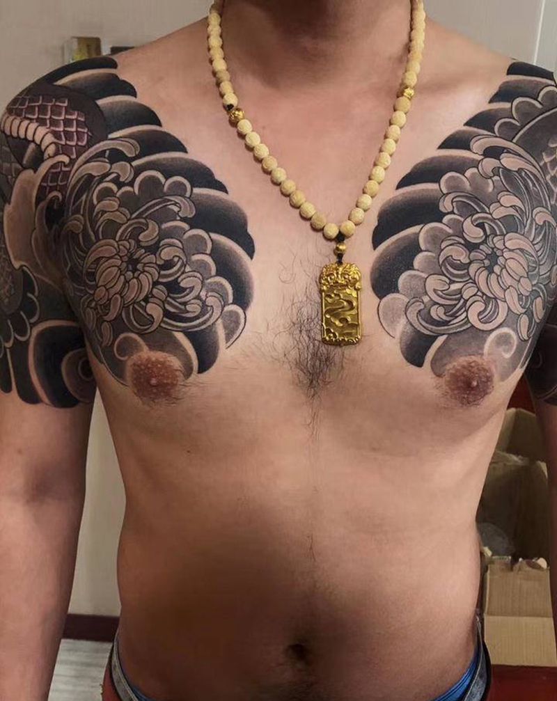 湖南出差作品纹身图片_胸部背部老传统纹身图案