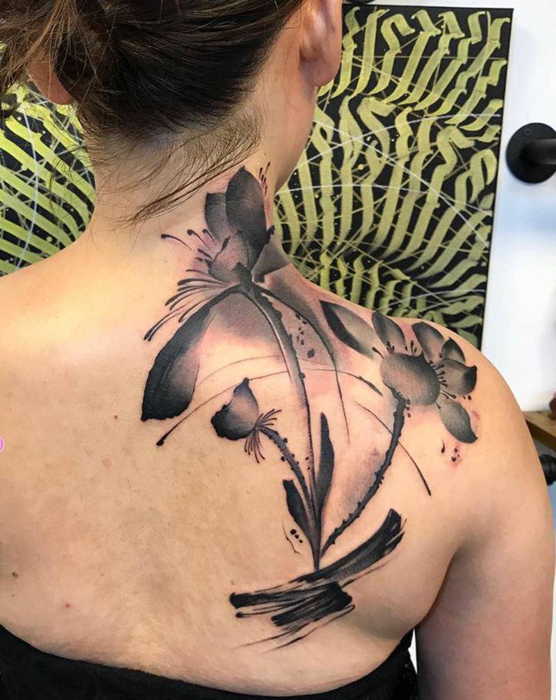 水墨荷花遮盖胎记纹身图片_水墨纹身图案