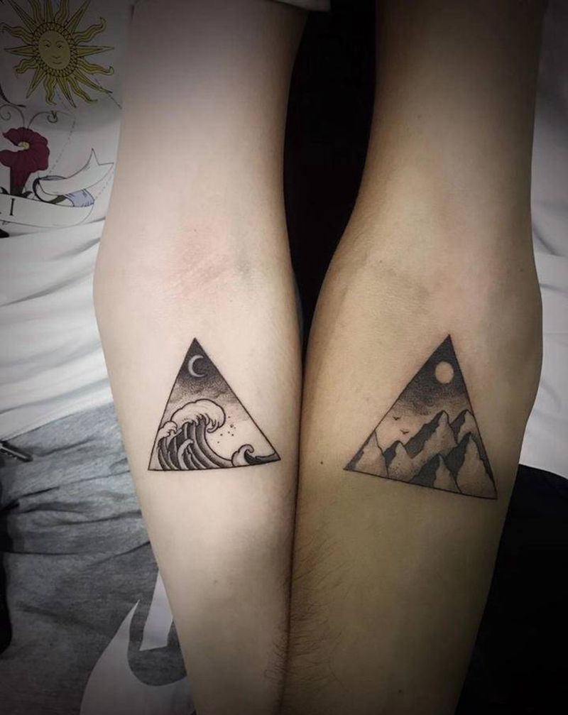 山水几何纹身图片_手部几何点刺纹身图案