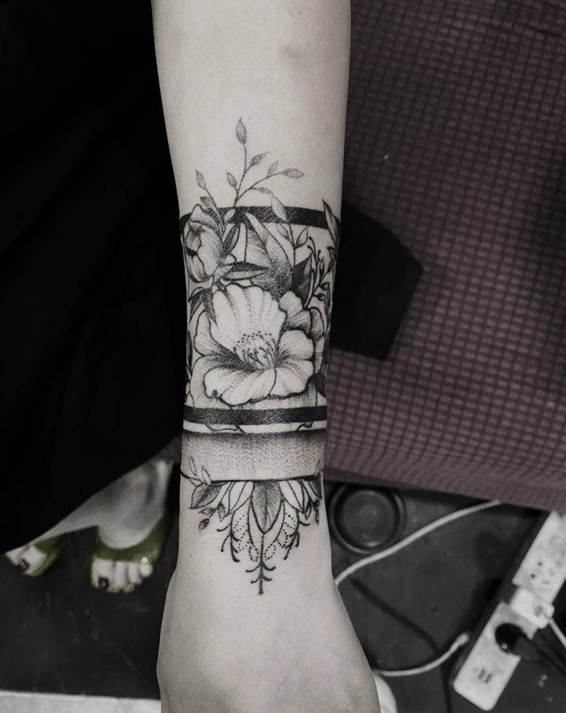 素花纹身图片_手部点刺纹身图案