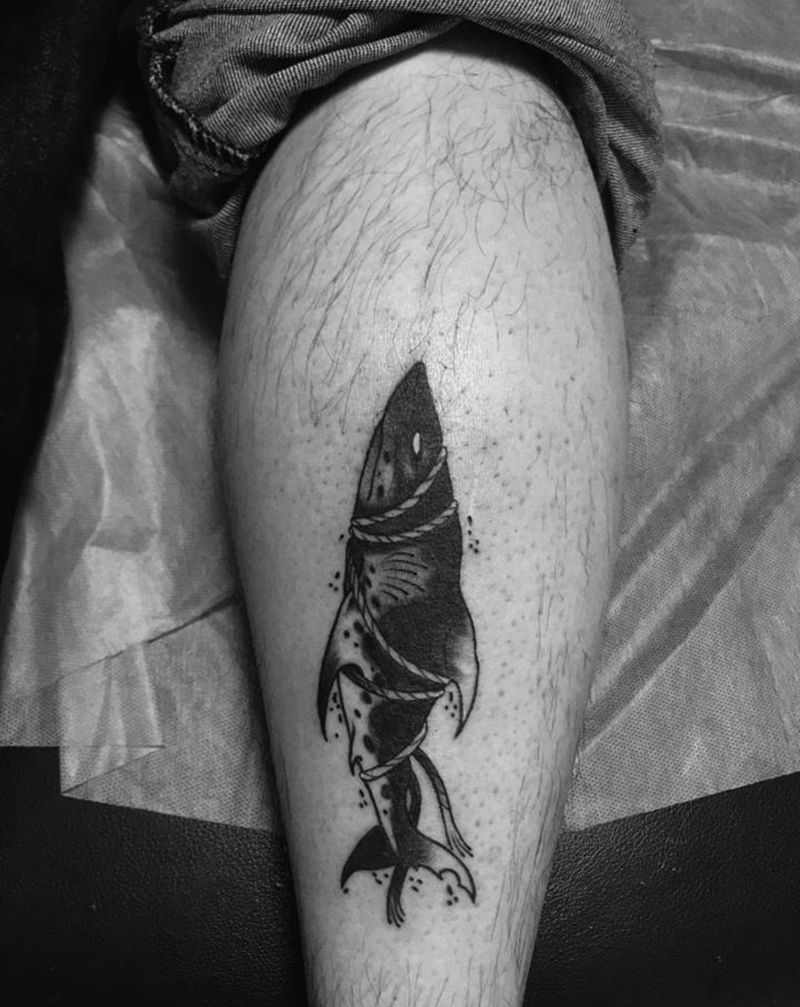 鲨鱼纹身纹身图片_腿部New SchoolOld School纹身图案