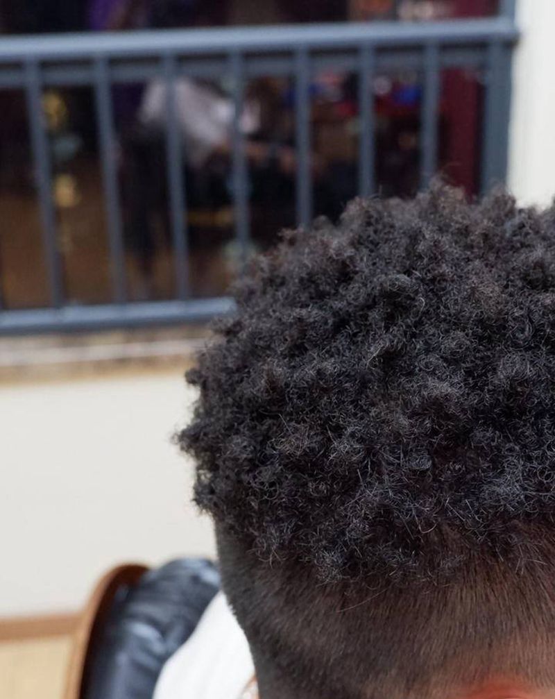 黑人烫短款颗粒效果搓尖纹身图片_New School纹身图案