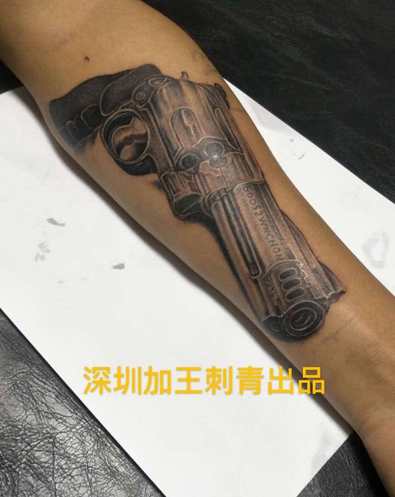枪支纹身图片_手臂纹身图案