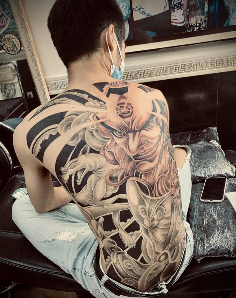 二郎神纹身图片_背部纹身图案