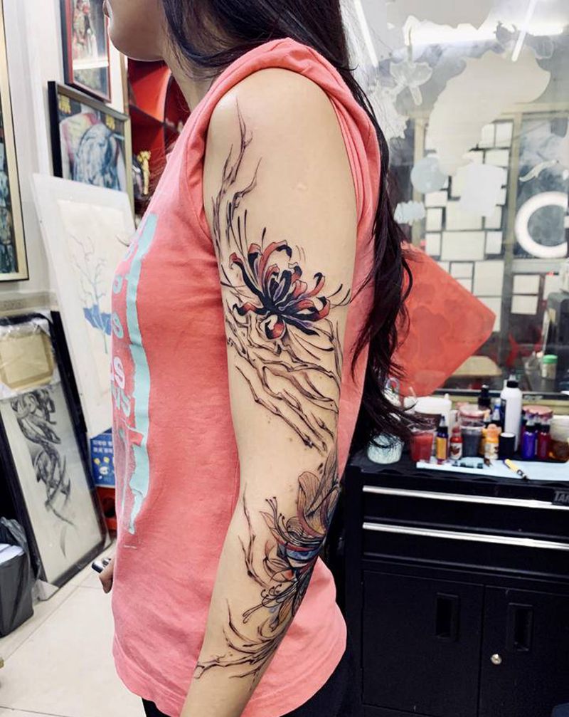 彼岸花与百合的结体纹身图片_手部纹身图案