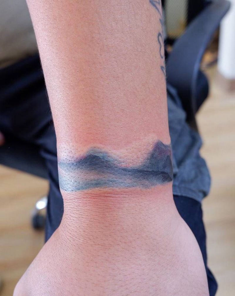 水墨风格手环纹身图片_手臂手部水墨纹身图案