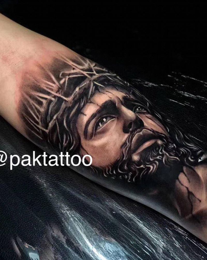 耶稣纹身图片_腿部纹身图案