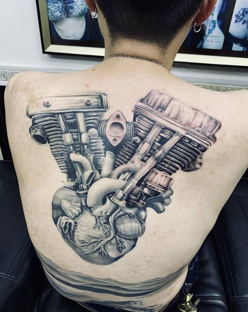 骑士的向往纹身图片_背部纹身图案