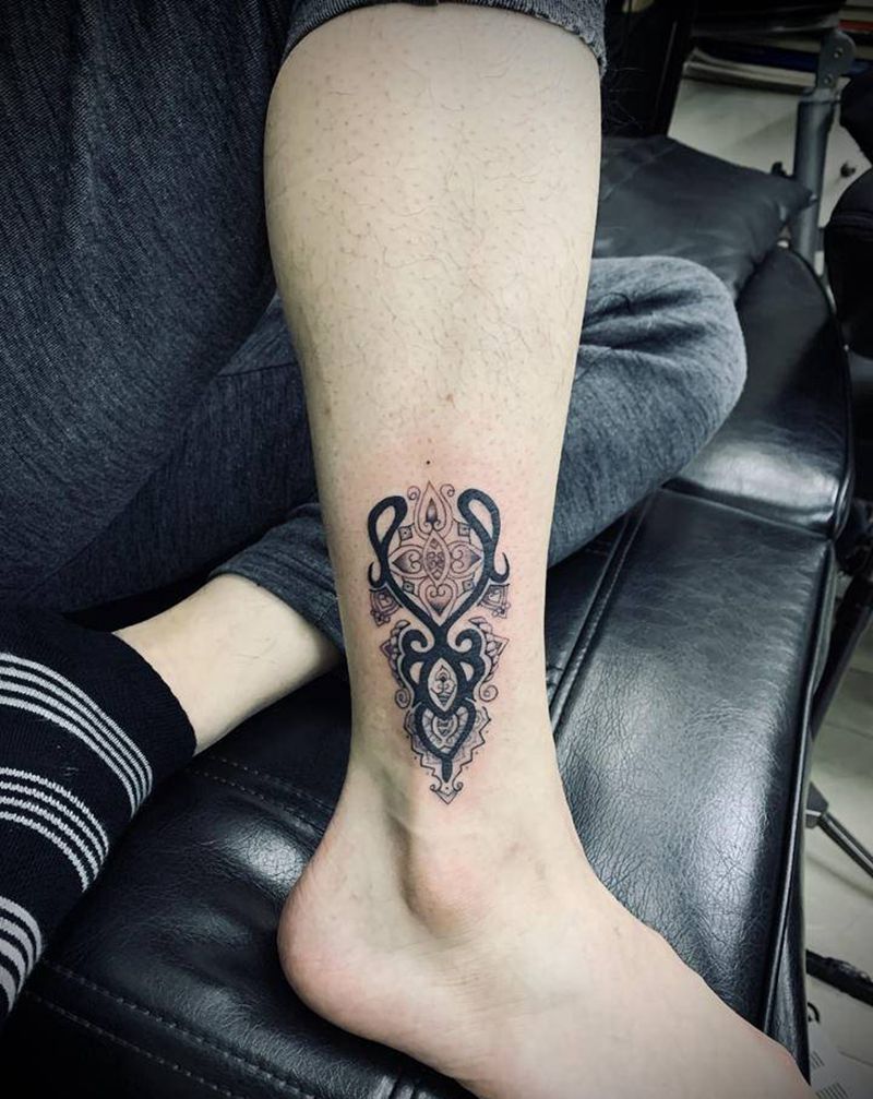 小腿图腾纹身图片_腿部纹身图案