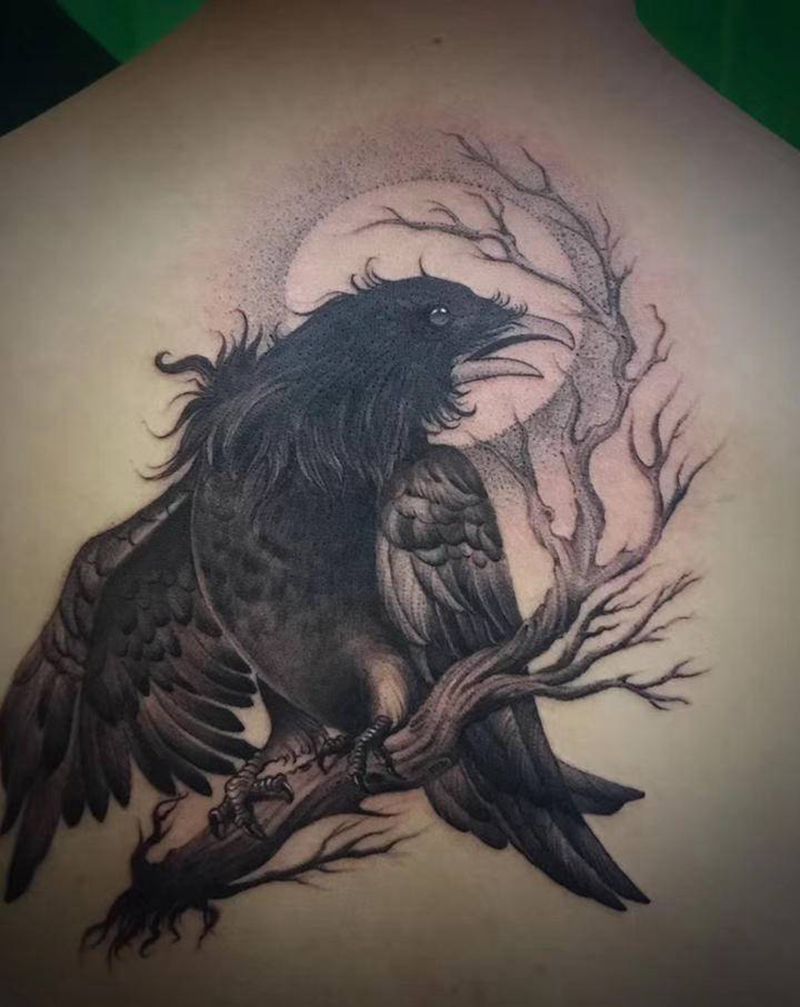 乌鸦纹身图片_肩部欧美写实纹身图案