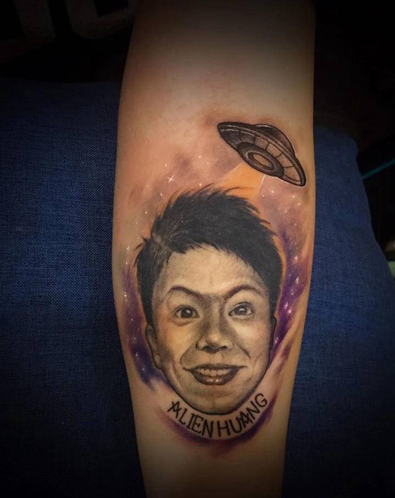 妹纸的偶像纹身图片_手部欧美写实纹身图案