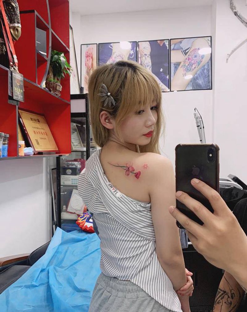 小作纹身图片_肩部纹身图案