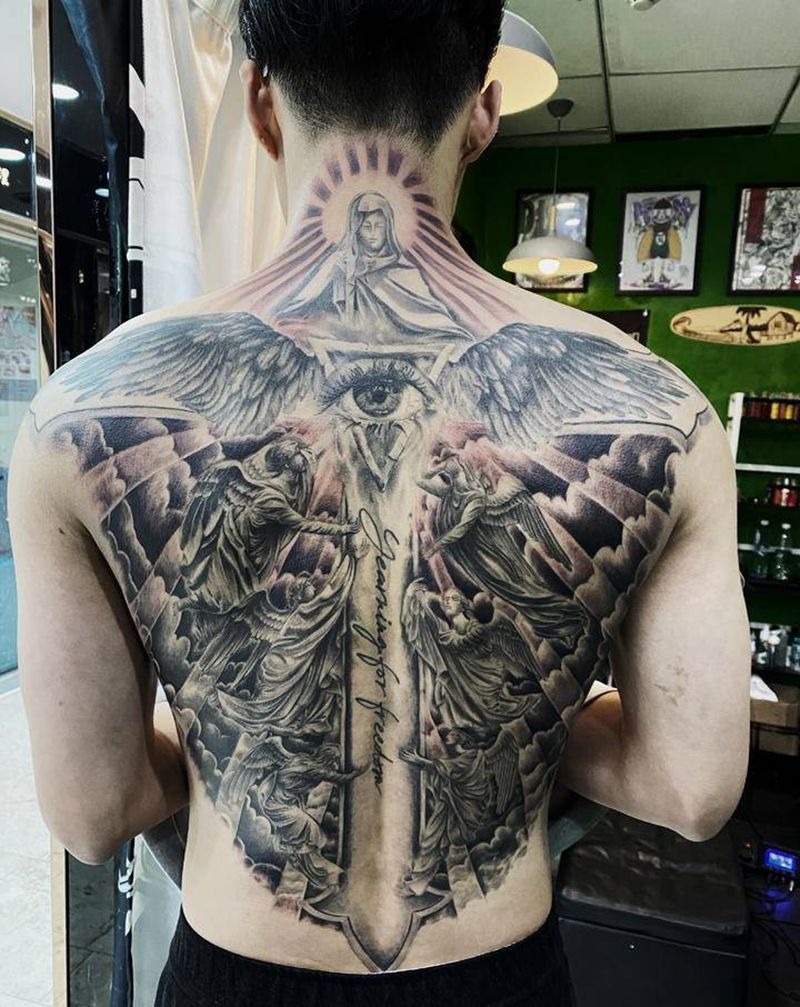 守护天使q纹身图片_背部欧美写实纹身图案