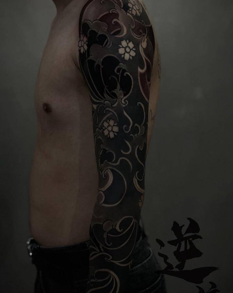 传统水浪花臂纹身图片_手部手臂老传统新传统纹身图案