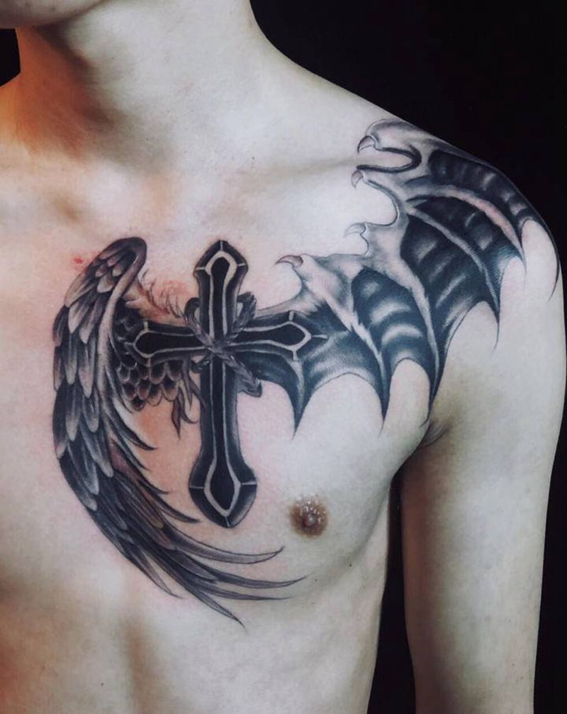 翅膀纹身图片_胸部欧美写实纹身图案