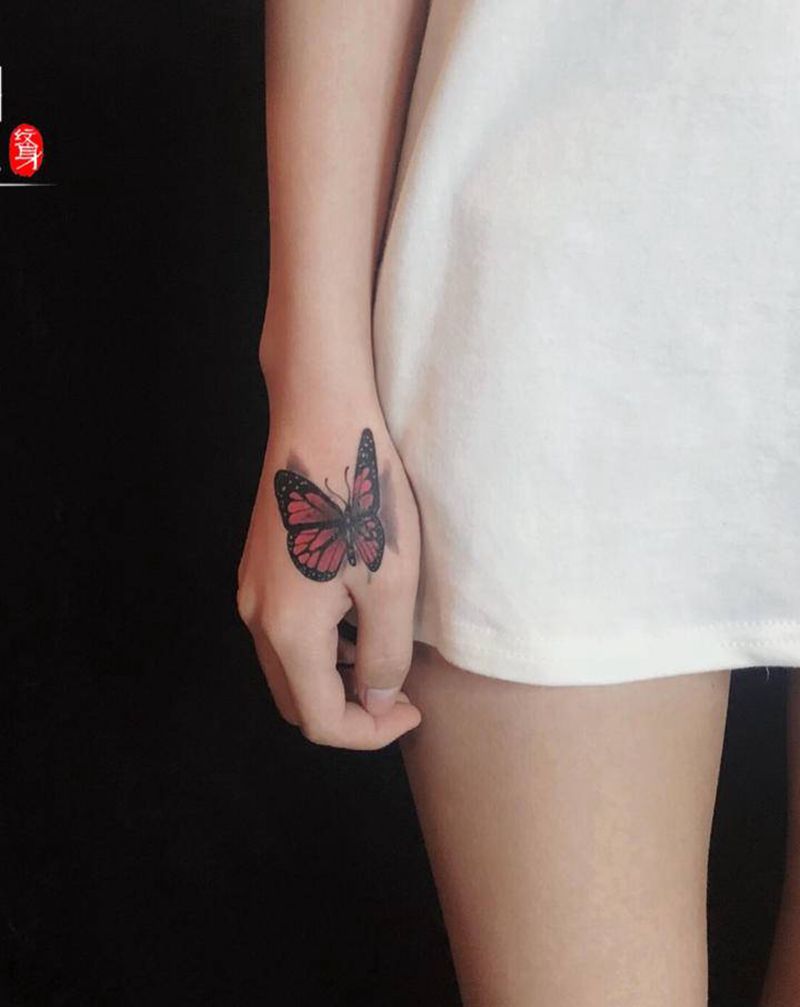 蝴蝶盖小花纹身图片_手部纹身图案