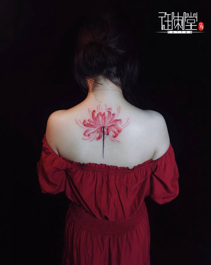 彼岸花纹身图片_颈部纹身图案