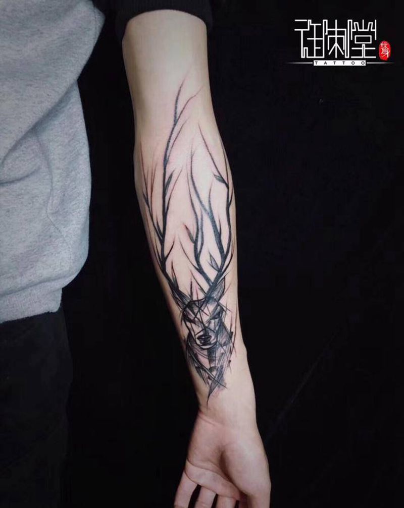 暗黑鹿纹身图片_手臂纹身图案