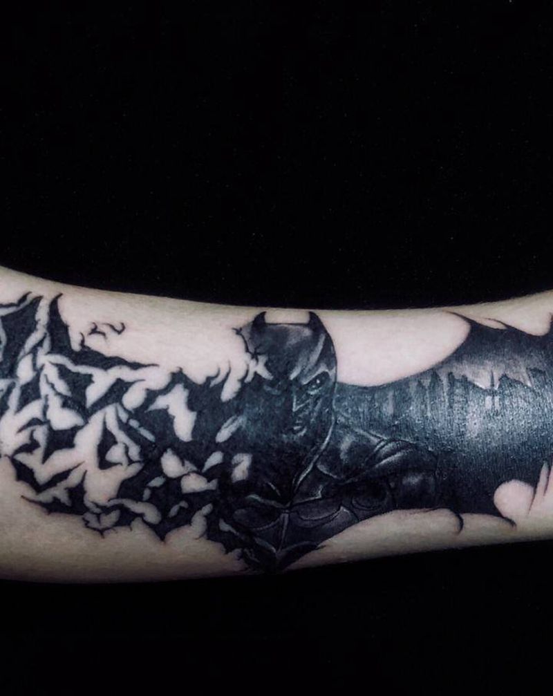 蝙蝠侠遮盖旧纹身纹身图片_手臂欧美写实遮盖纹身图案