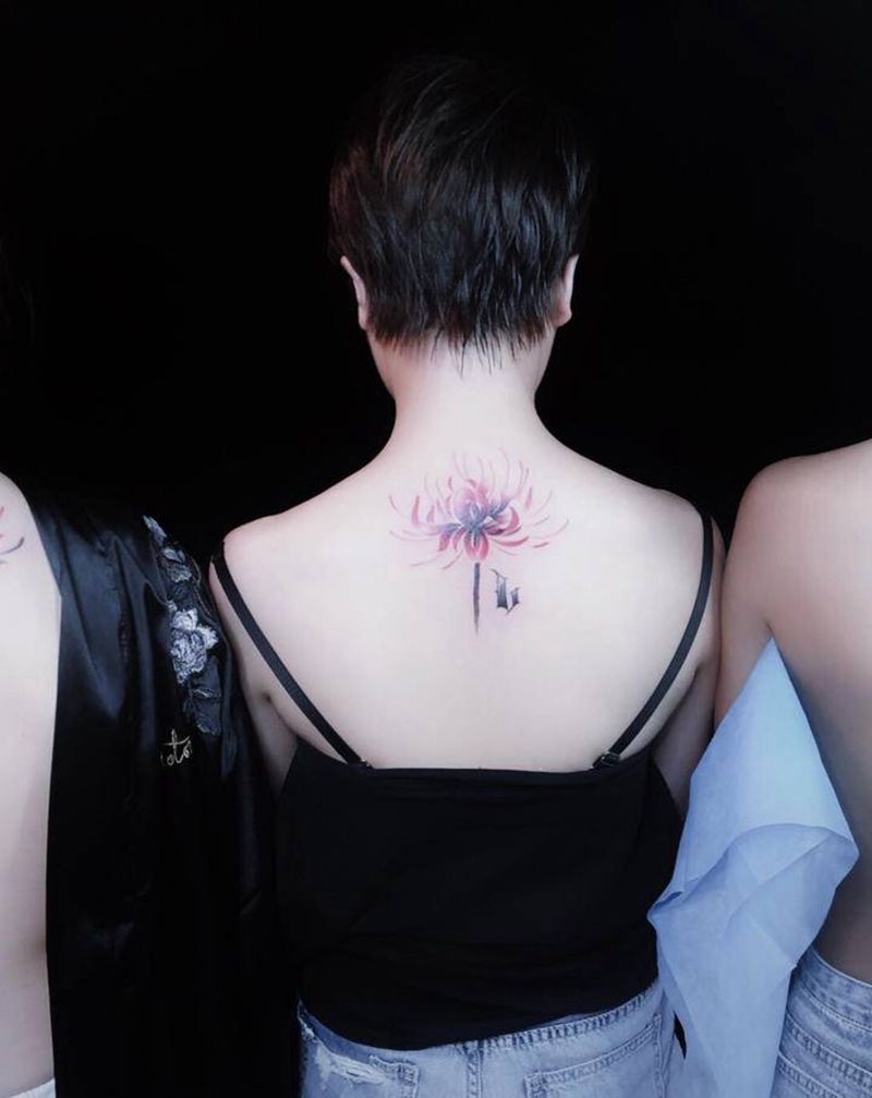 彼岸花三姐妹纹身图片_颈部欧美写实新传统纹身图案