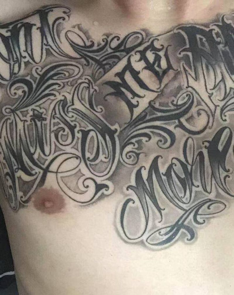 遮盖纹身图片_胸部腹部花体字新传统纹身图案