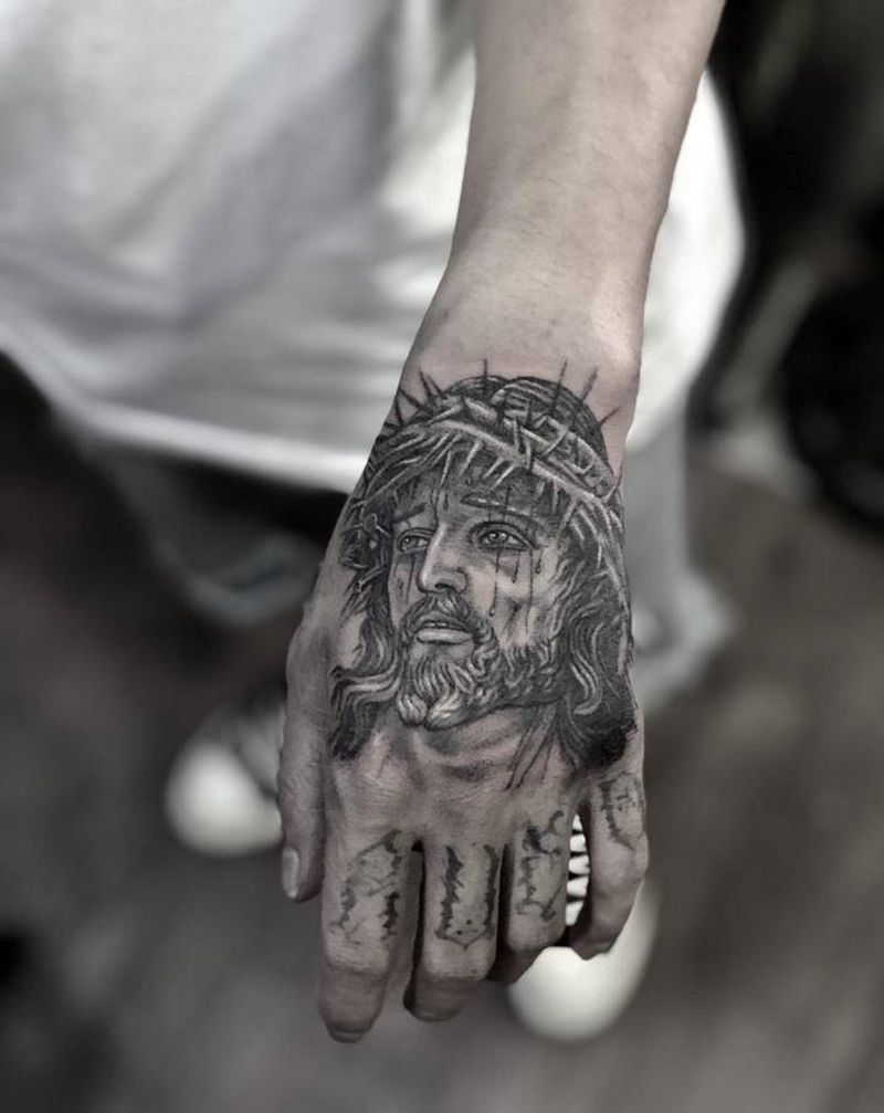 手背 耶稣纹身图片_手部欧美写实纹身图案