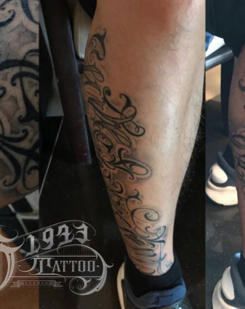 恢复色纹身图片_脚部腿部花体字几何纹身图案