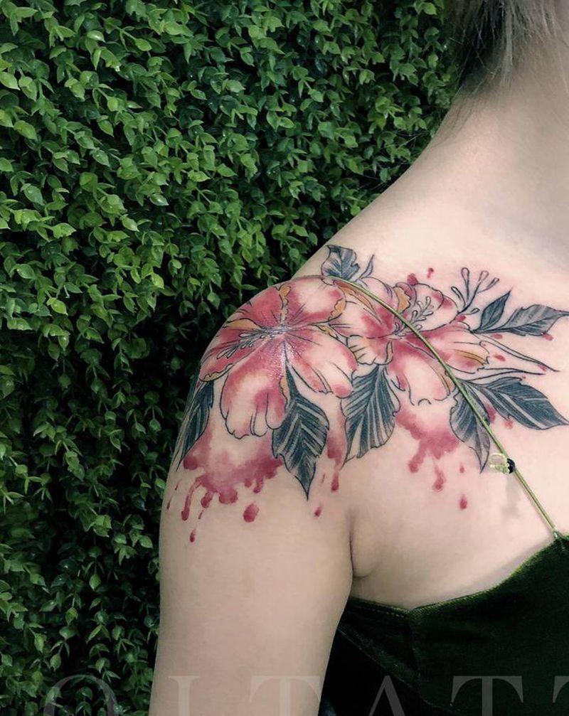 素花纹身图片_肩部水彩点刺纹身图案