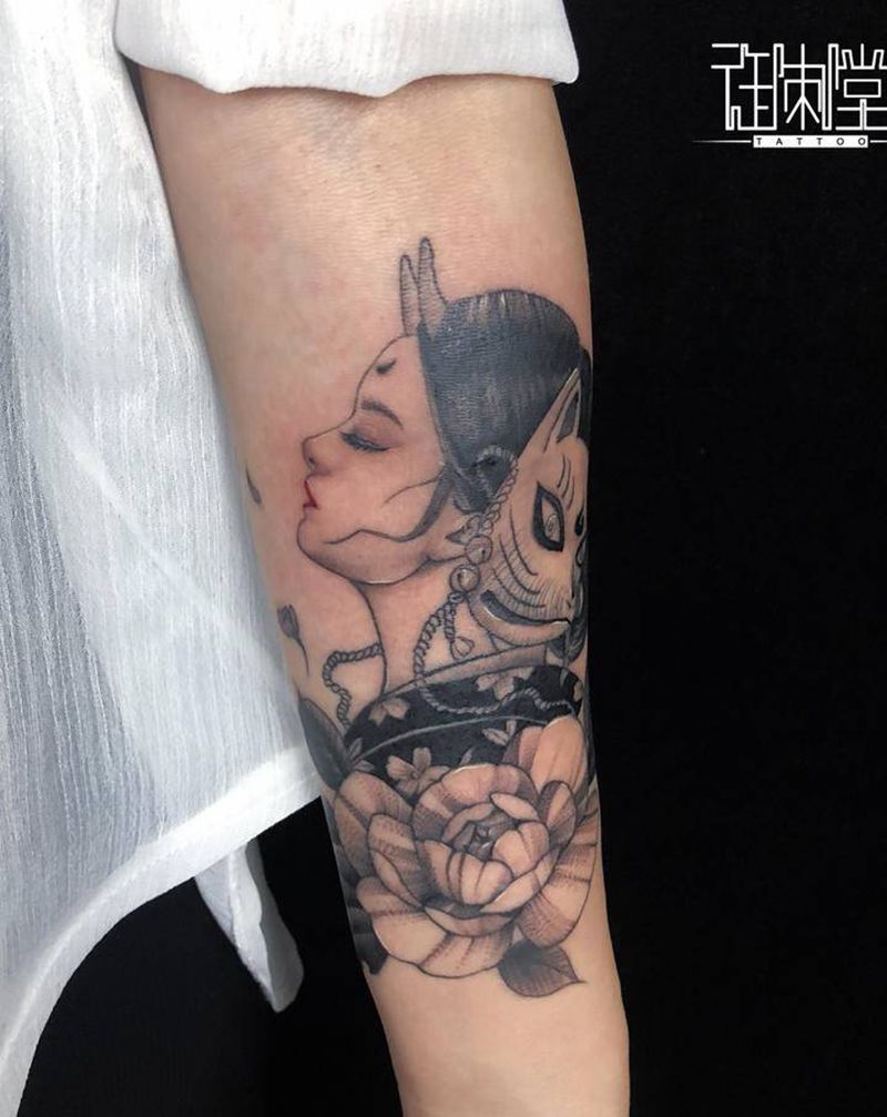 素花美女纹身图片_手臂点刺欧美写实纹身图案