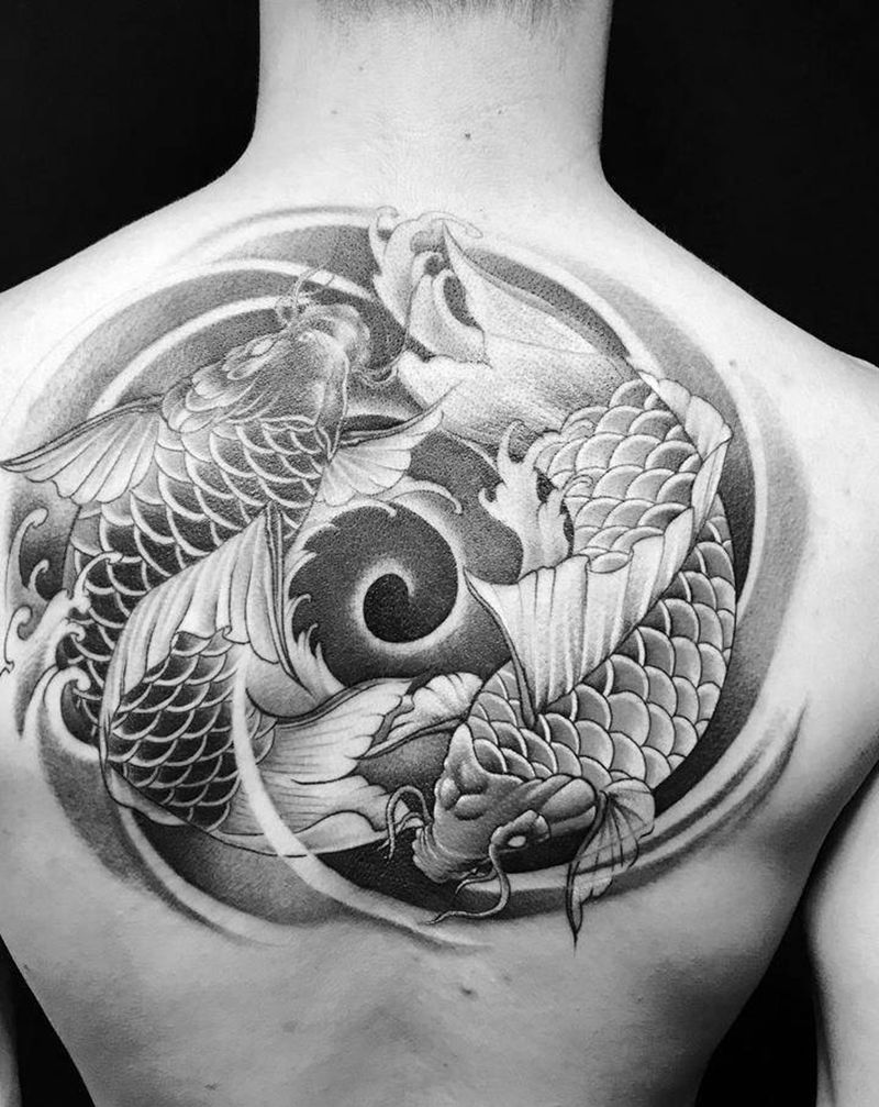 太极双鱼纹身图片_背部新传统纹身图案