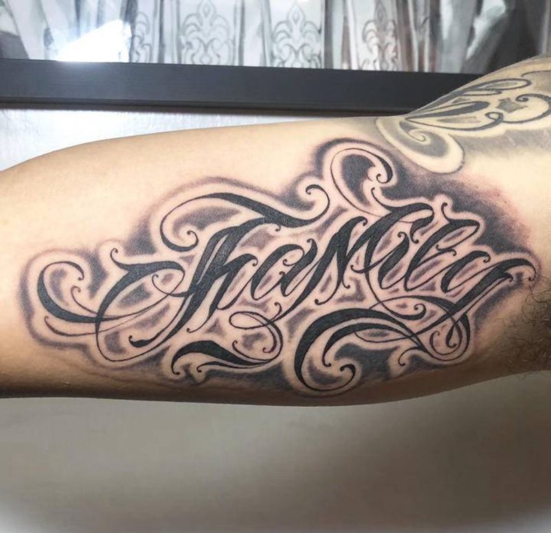 字纹身图片_手部手臂花体字欧美写实纹身图案