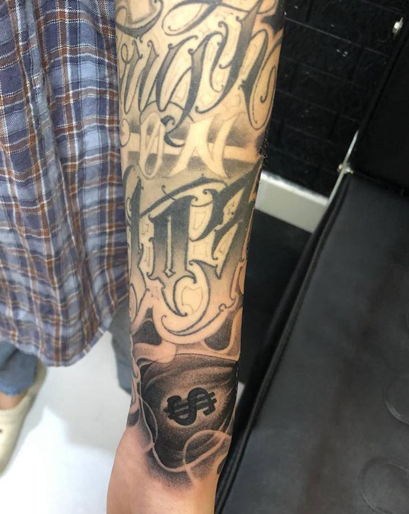 2017的水平和2019的水平纹身图片_手部手臂欧美写实花体字纹身图案