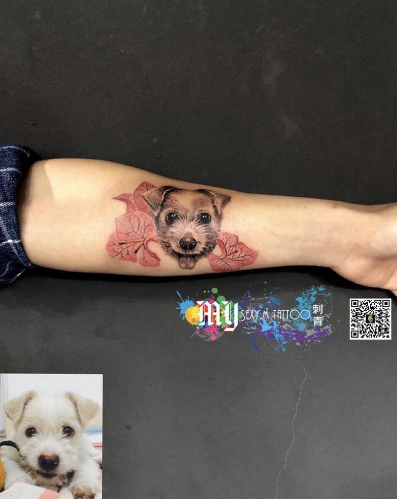 三角梅与狗纹身图片_手部纹身图案