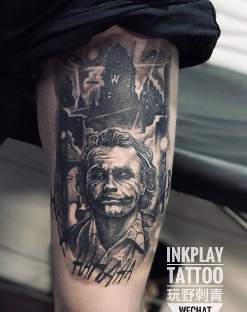 经典版小丑纹身图片_腿部欧美写实纹身图案