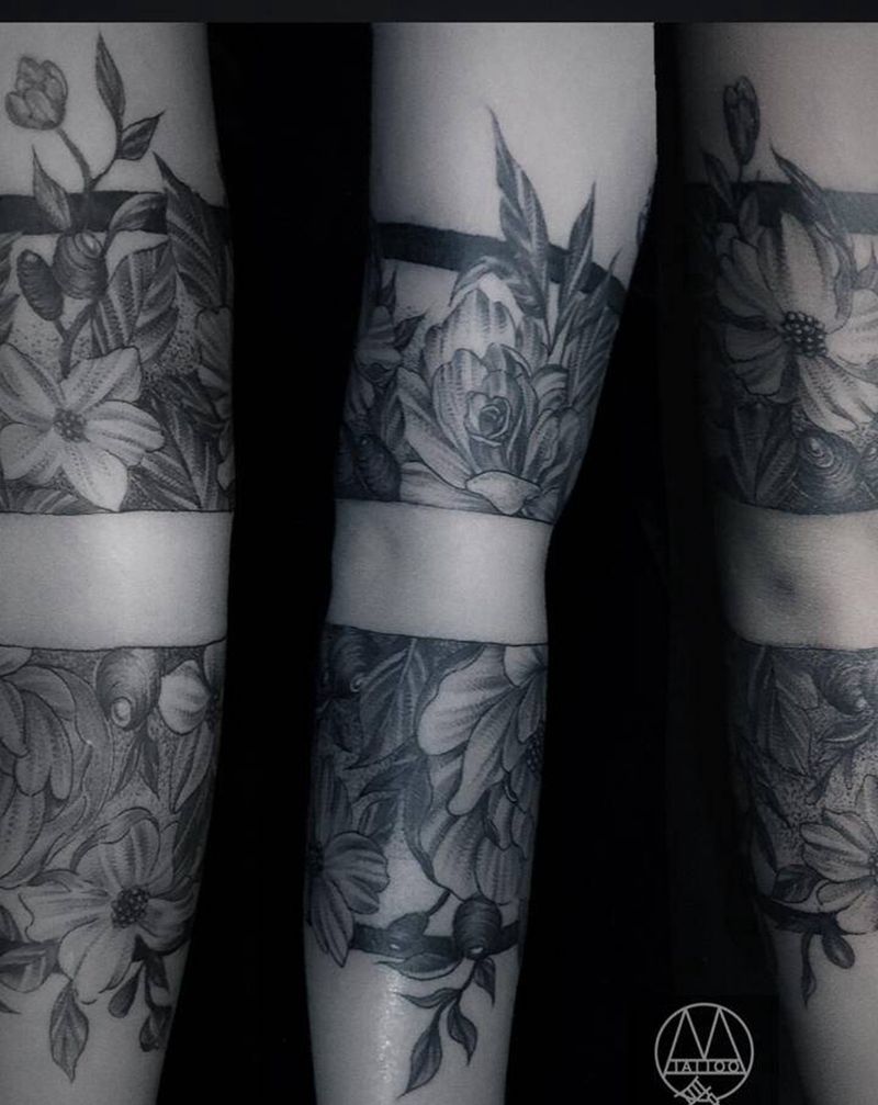 素花·臂环纹身图片_手臂点刺纹身图案