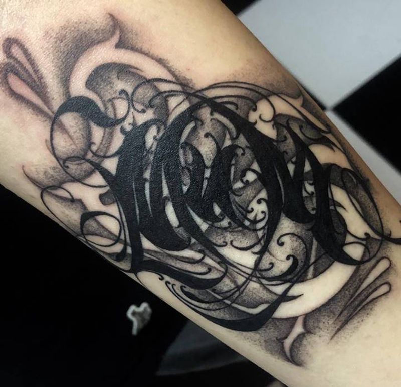 。纹身图片_手臂手部花体字点刺纹身图案