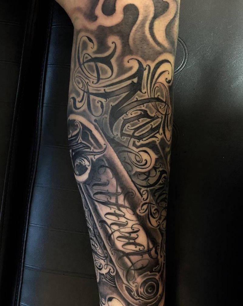 。纹身图片_脚部腿部花体字欧美写实纹身图案