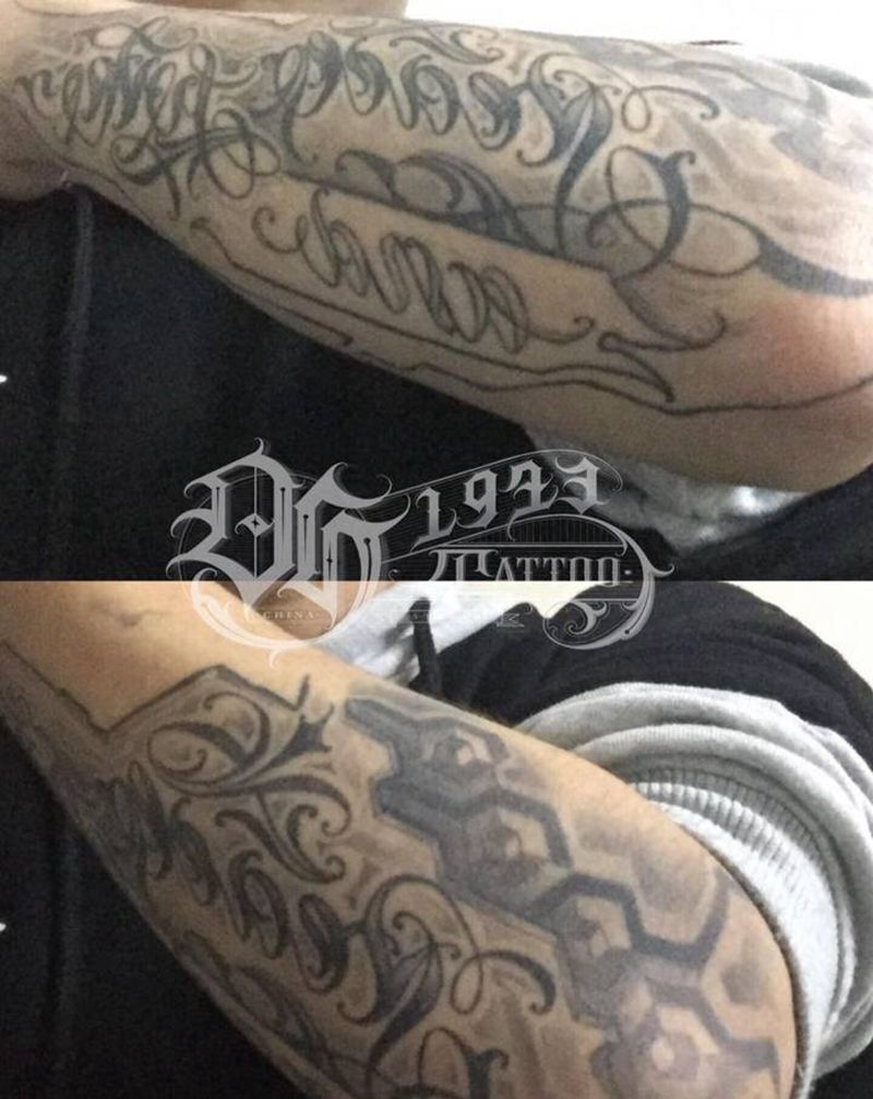 。纹身图片_手部手臂花体字几何纹身图案