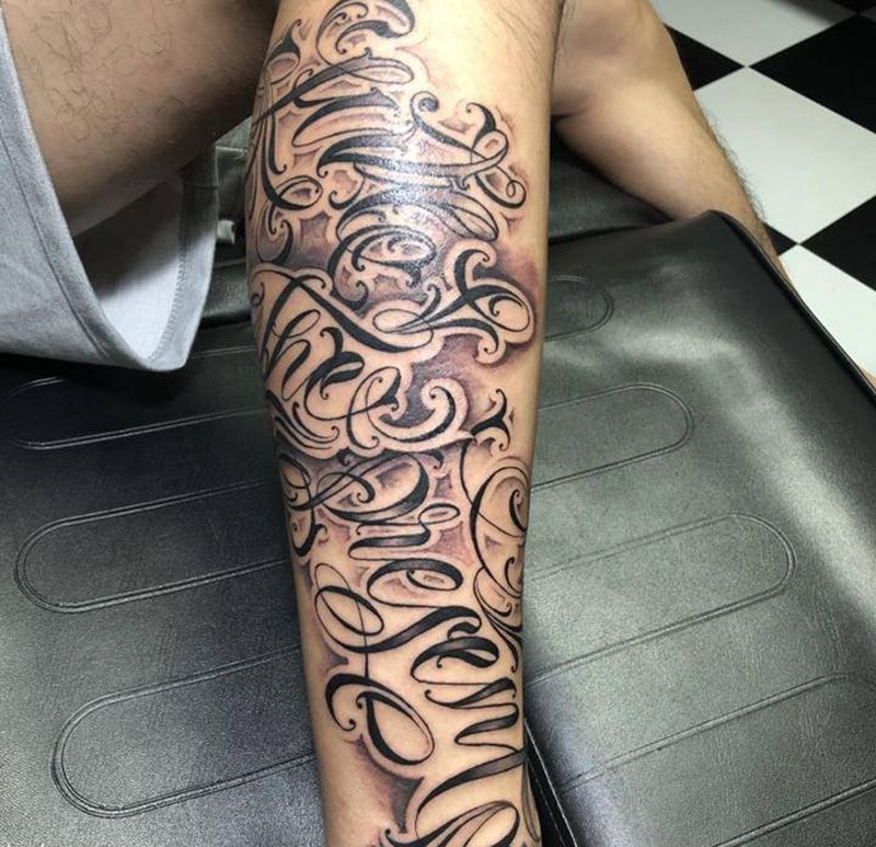 。纹身图片_腿部脚部花体字欧美写实纹身图案