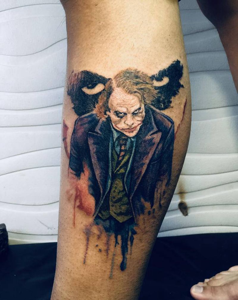 经典小丑纹身图片_腿部欧美写实纹身图案