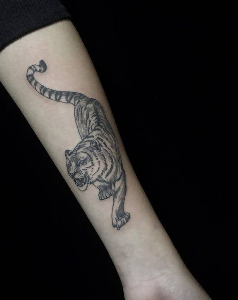 小脑虎纹身图片_手臂纹身图案