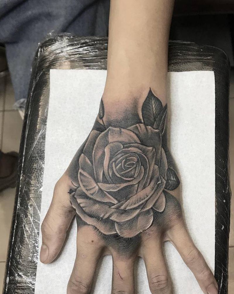 玫瑰纹身图片_手部手臂纹身图案