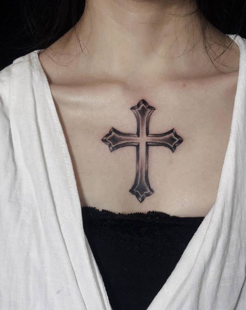 十字架纹身图片_胸部纹身图案