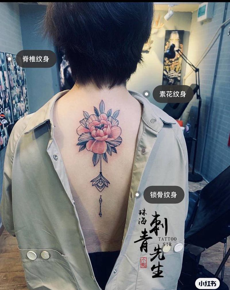 素花纹身图片_背部肩部小清新纹身图案