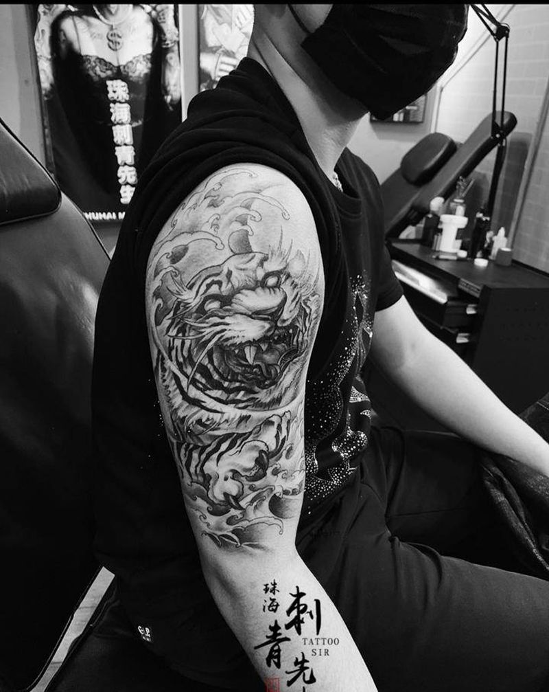 老虎纹身图片_手臂手部新传统纹身图案