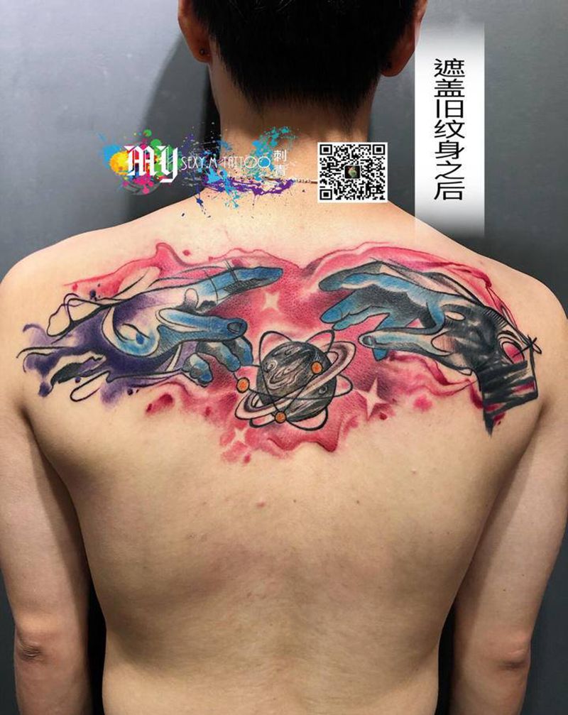 和谐水彩星球风格纹身图片_背部水彩纹身图案