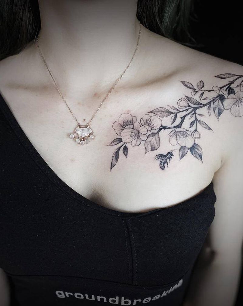 锁骨素花纹身图片_胸部纹身图案