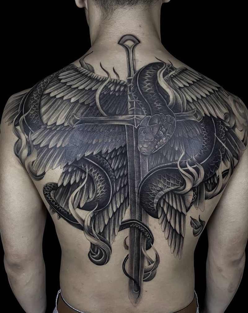 暴力遮盖背部纹身图片_背部纹身图案