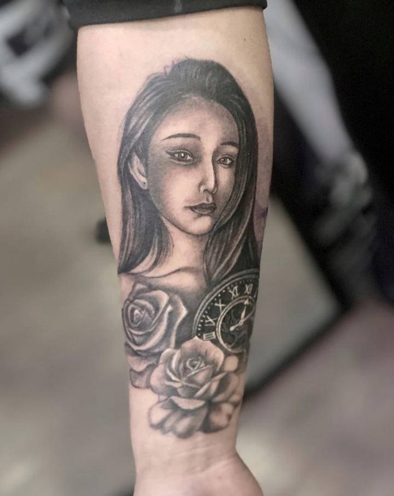 客户女朋友纹身图片_手臂欧美写实纹身图案