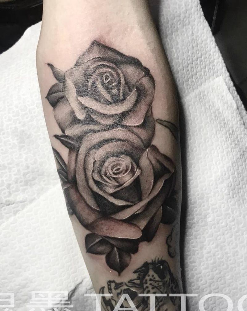 写实玫瑰花纹身图片_手臂欧美写实纹身图案